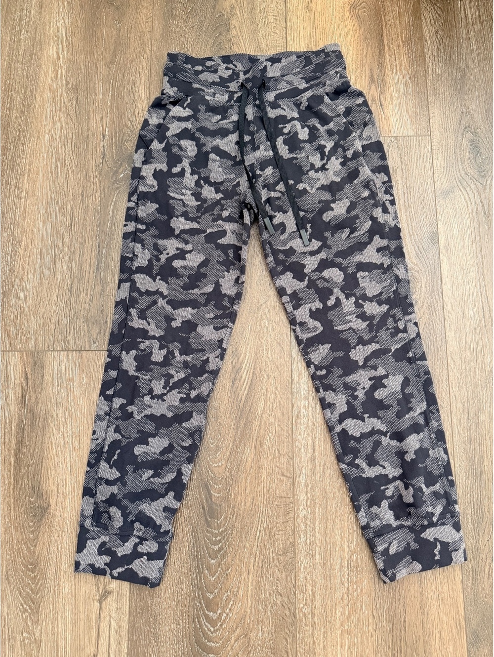 Lululemon Ready to Rulu Jogger Crop Size 2 Heritage Camo Jacquard Black